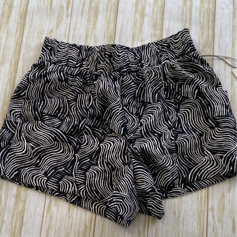 Women’s pull on shorts size xs